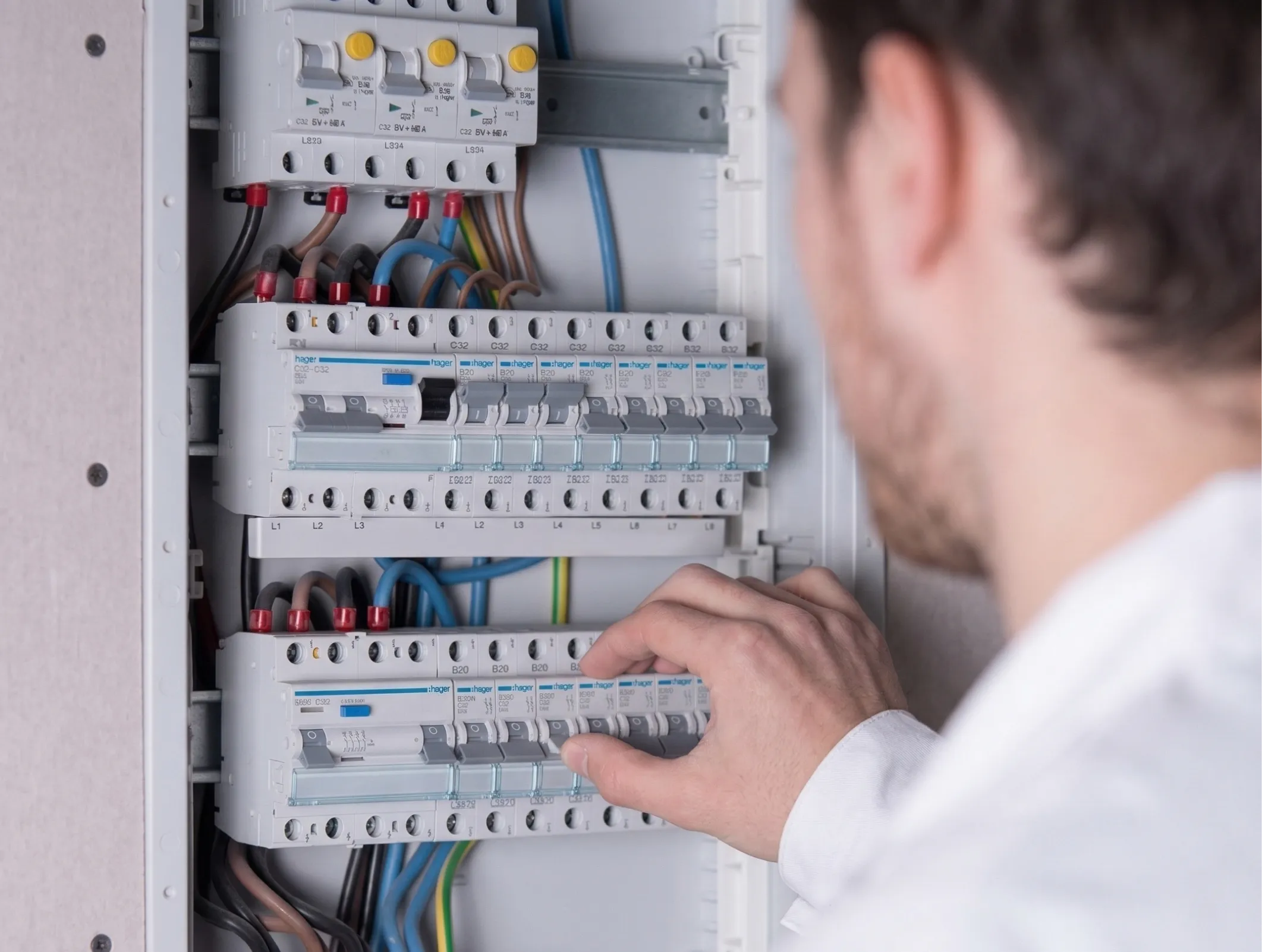 Modernisierter Sicherungskasten — Elektroinstallation